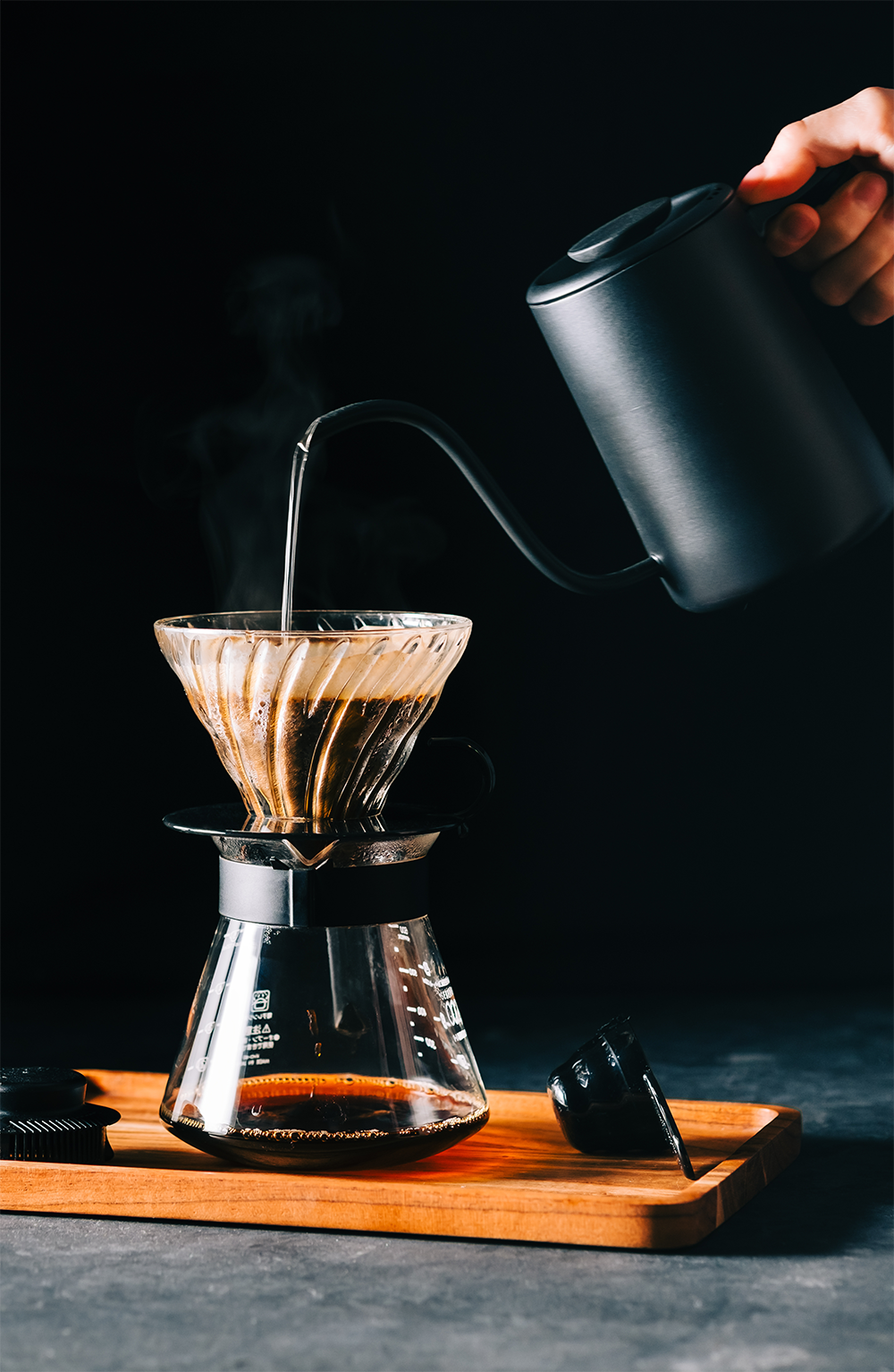 https://coffeebros.com/cdn/shop/files/hario-v60-control-your-brew-with-receipe-grind-size-temperature-and-time.png?v=1674658513&width=1500